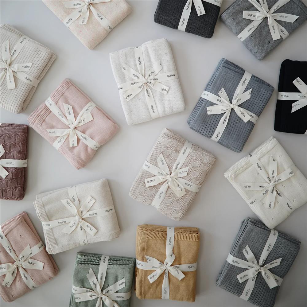 Mushie Gestrickte Babydecke Punkte, Off White Melange, aus 100% Bio-Baumwolle