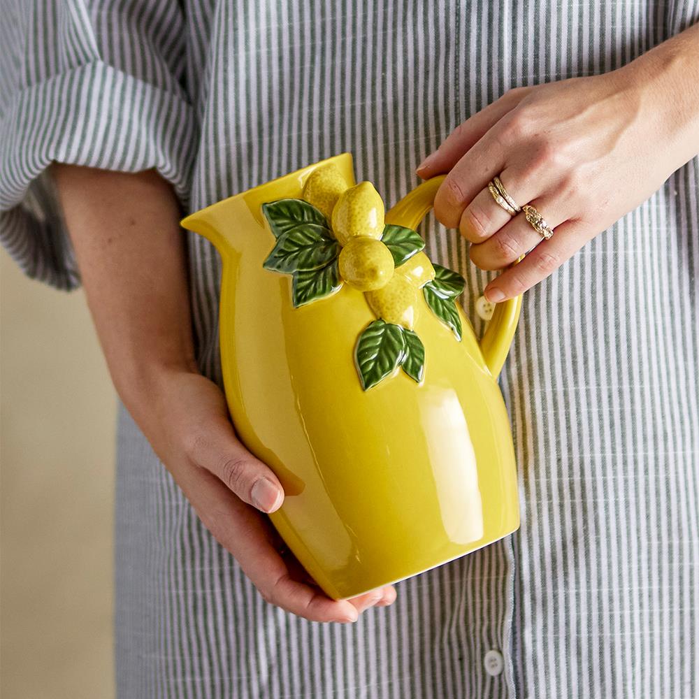 Bloomingville Limone Krug aus Steingut, gelb, 1,6 l, handdekoriert, idealer Limonadenkrug