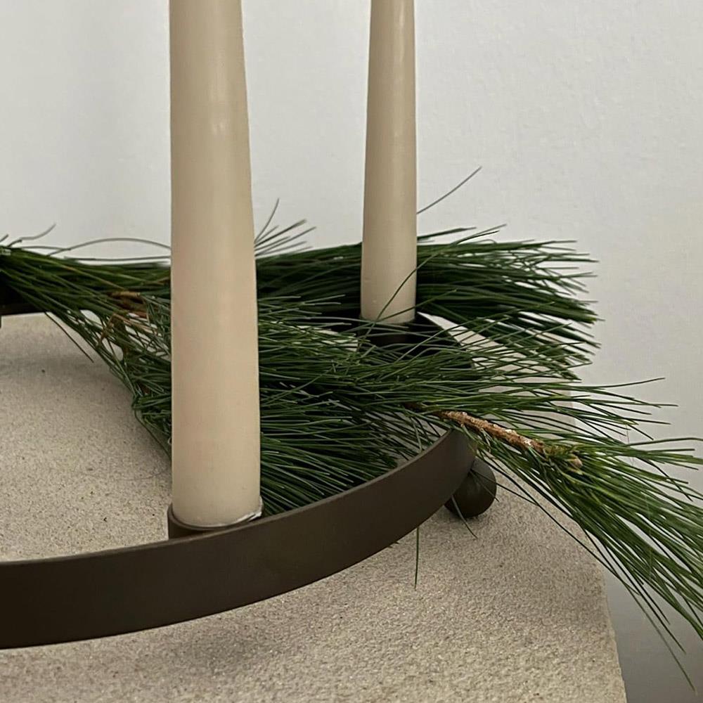 OYOY Perle Adventskerzenhalter – Rund, Ø 31,5, aus gebräuntem Messing beschichtetem Metall