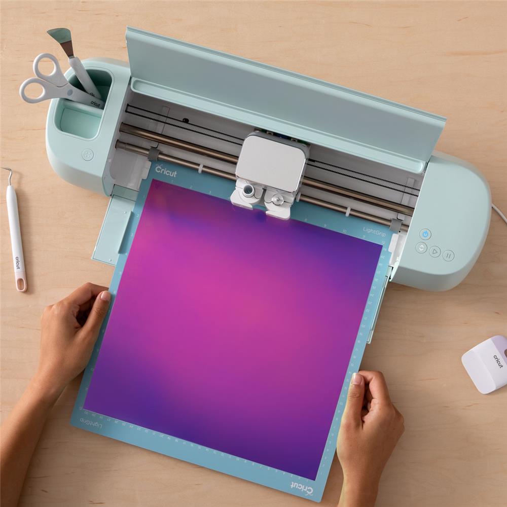Cricut Maker 3 - Winter Bundle 24/25 - Schneideplotter mit Entgitterhaken, Smart Vinyl