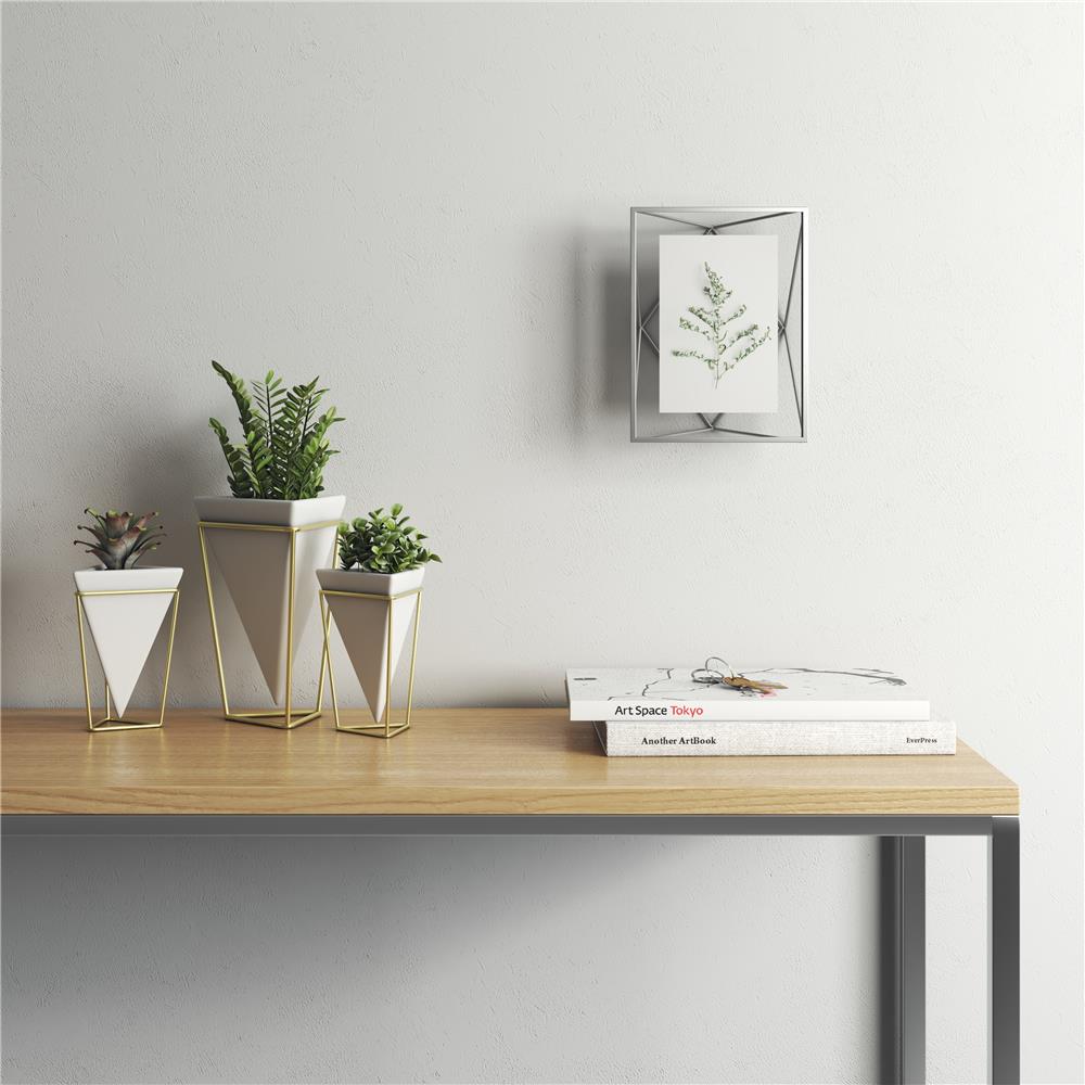 Umbra Prisma Geometrischer Bilderrahmen 20 x 15 x 7 cm zum Aufhängen oder Aufstellen Chrom Silber