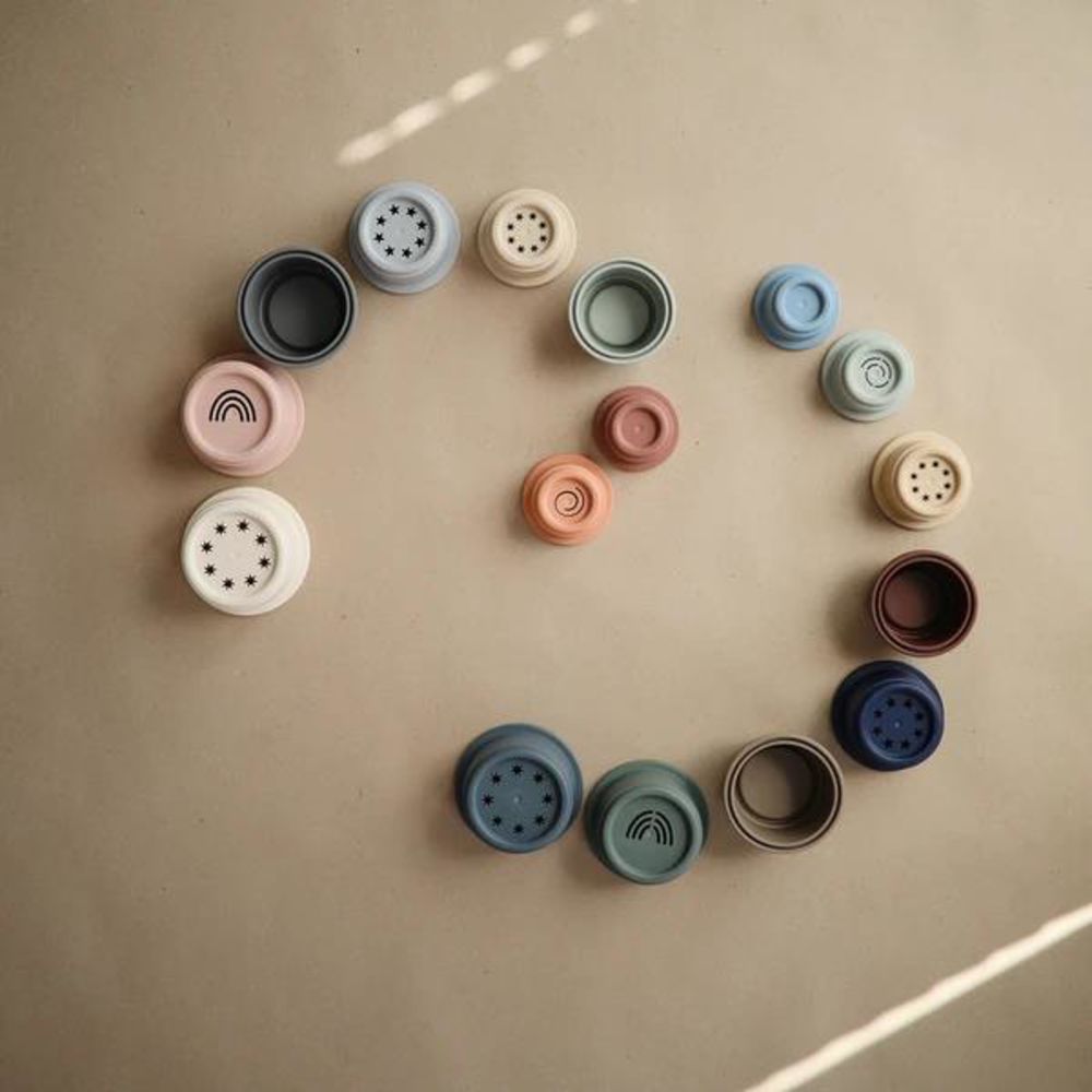 Mushie Motorik-Spielzeug Stapelbecher, Original, BPA-frei