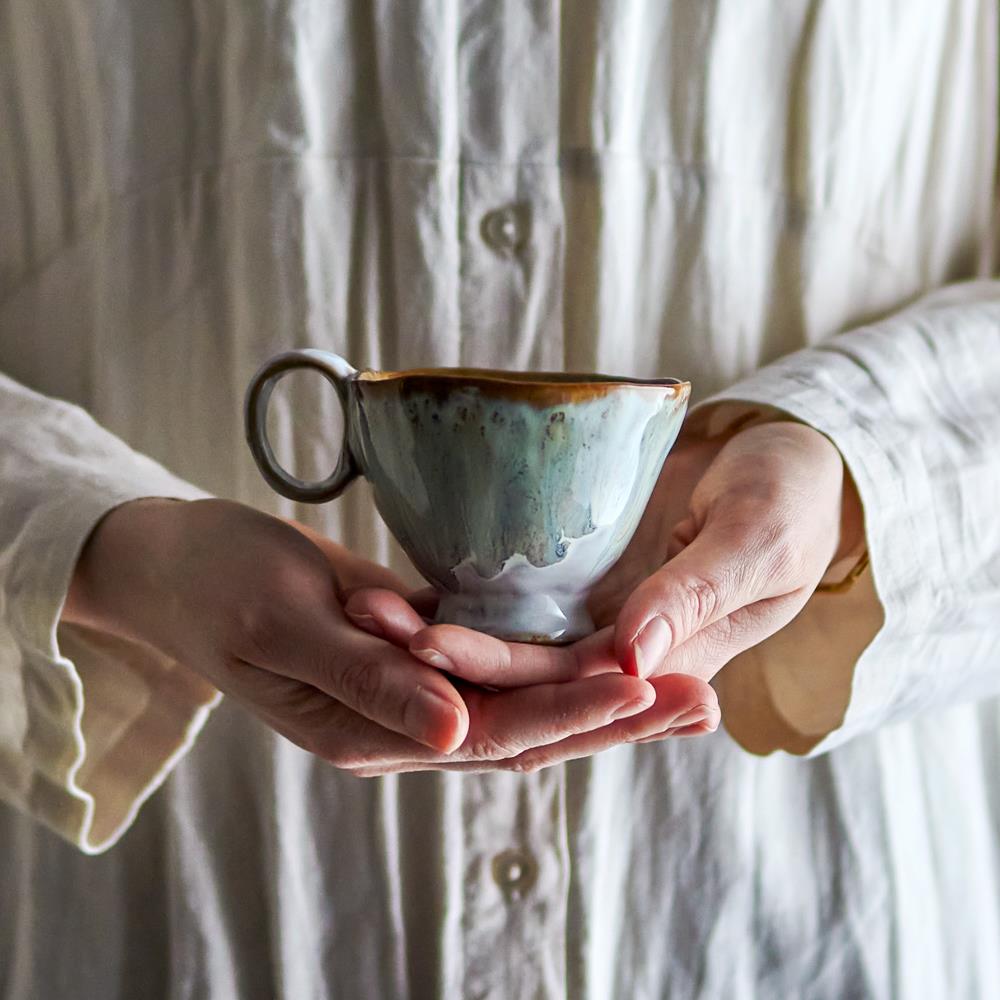 Bloomingville Imogen Tasse aus Steingut in Bunt 175 ml – handgefertigte Tasse für Küche