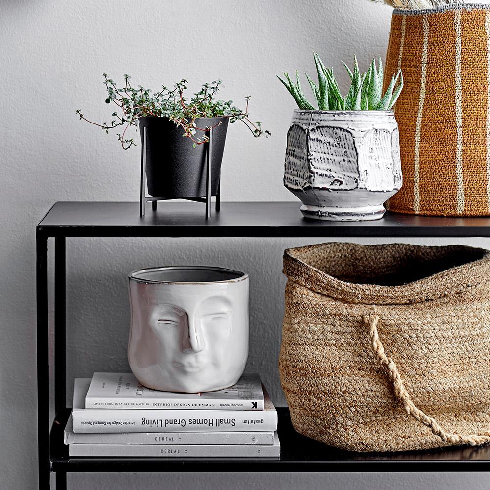 Bloomingville Ignacia Blumentopf – weißer Steinguttopf mit Gesicht, handgefertigt, 18 cm