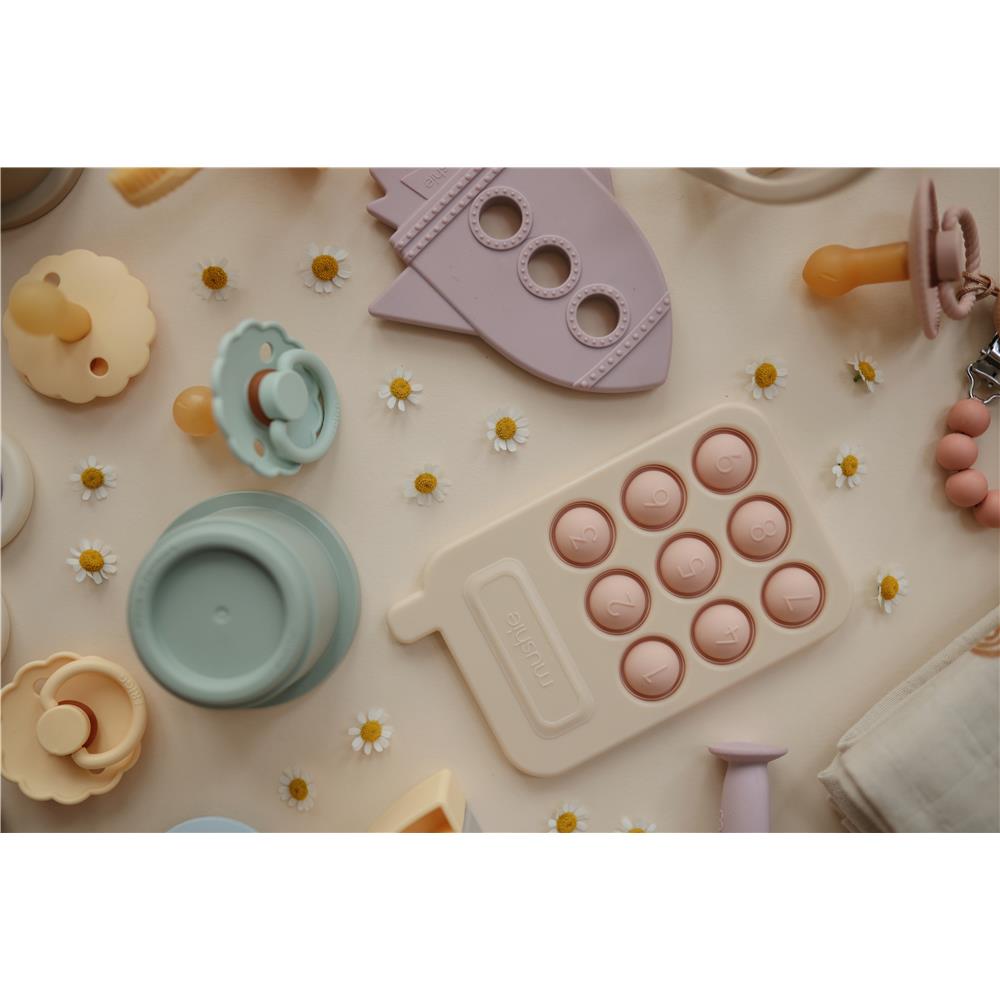 Mushie Sensorik-Spielzeug Telefon, Blush, aus Silikon, BPA-frei