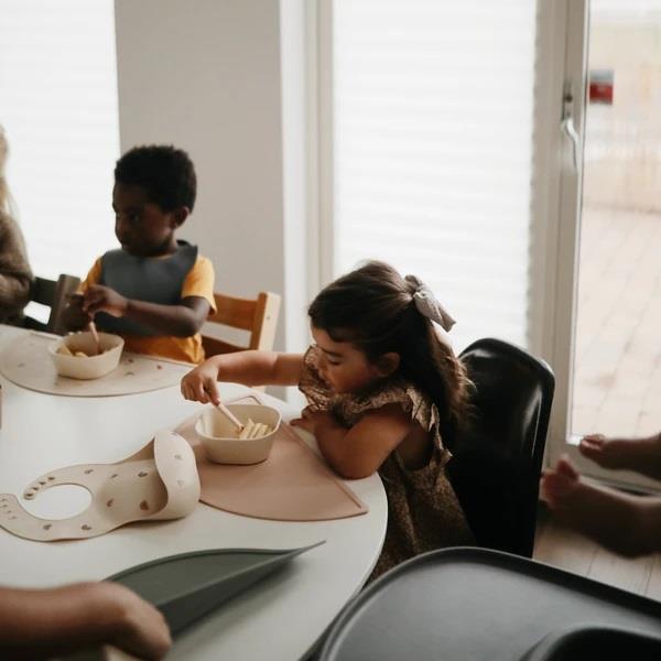 Mushie Silikon-Platzdeckchen, Shifting Sand, Tischset, BPA-frei