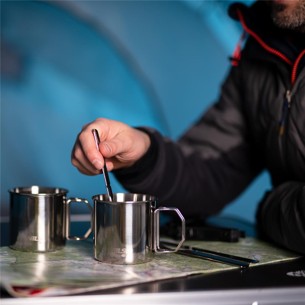 NILS CAMP Edelstahl Campingbecher Set 300 ml - 4 leichte Outdoor Becher mit Klappgriff