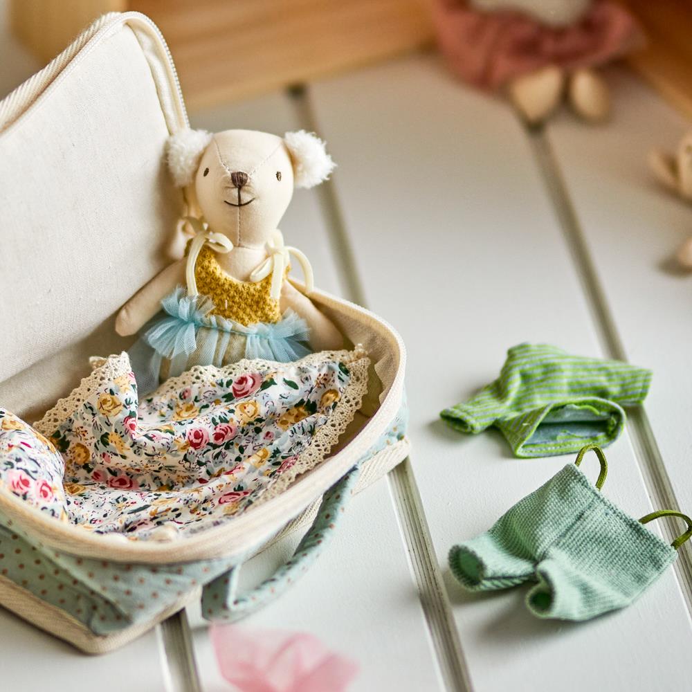 Bloomingville MINI Lara Puppe mit Stoffkoffer aus Polyester, bunt, 6er Set