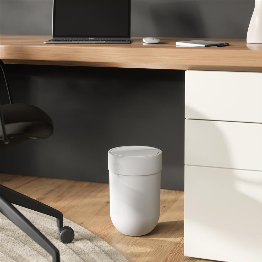 Umbra Touch Abfalleimer 6 L mit Schwingdeckel, in Weiß, Kosmetikeimer, Papierkorb, Badezimmereimer