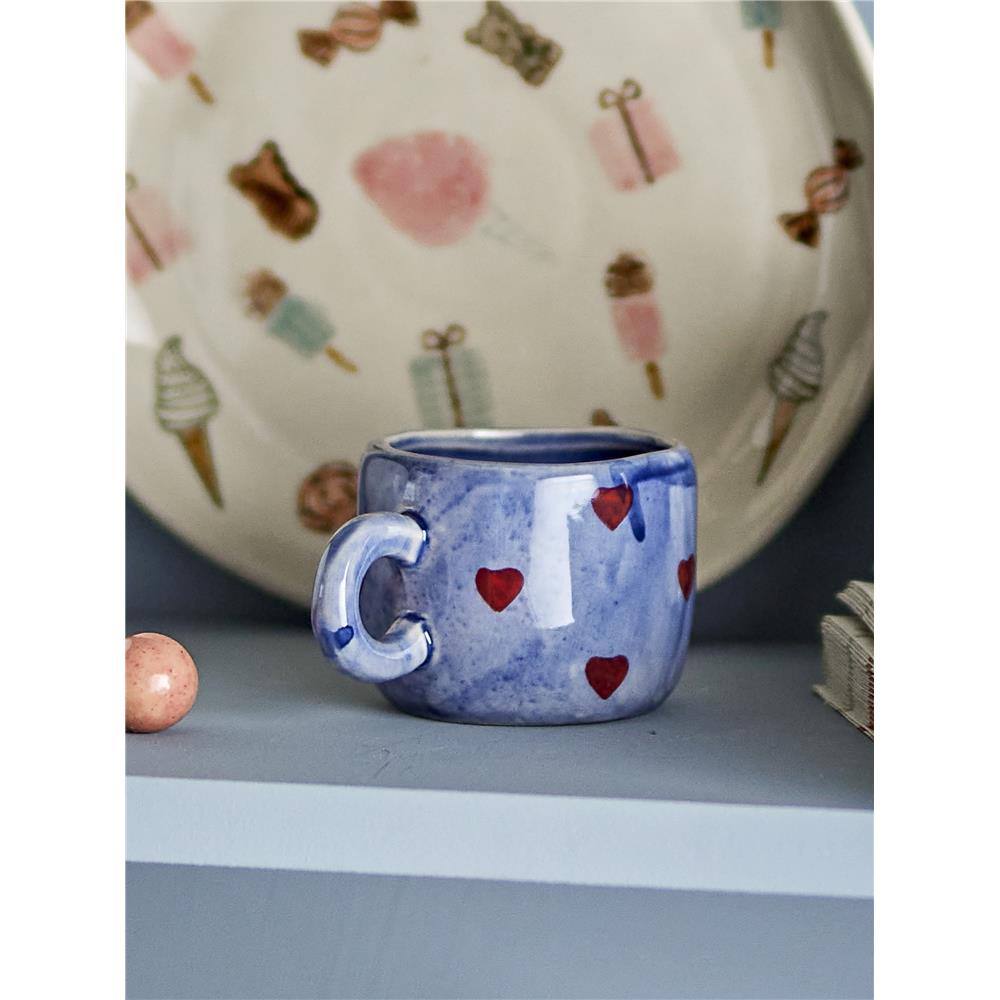 Bloomingville MINI Nini Tasse, Blau mit roten Herzen, Steingut, Kindertasse, dänisches Design