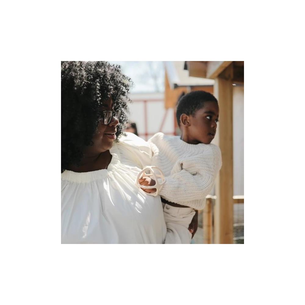 Mushie Beißring Ball, Shifting Sand, aus Silikon, BPA-frei