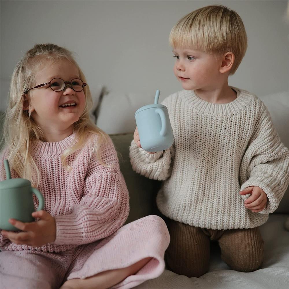 Mushie Silikon-Trinklernbecher mit Strohhalm, Cambridge Blue, BPA-frei