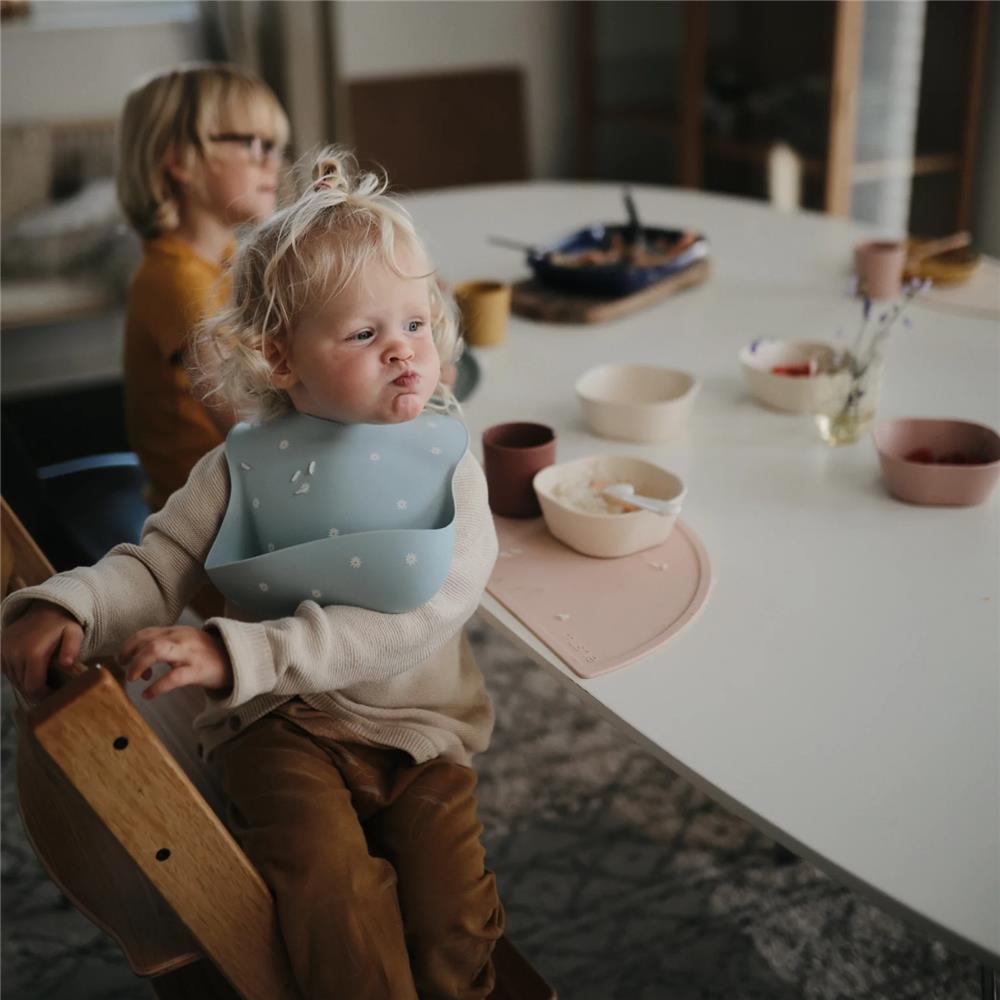 Mushie Silikon-Platzdeckchen, Powder Pink Confetti, Tischset, BPA-frei