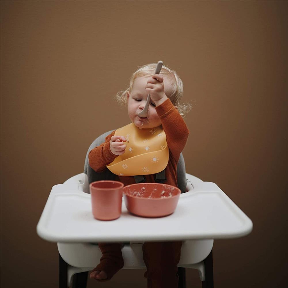 Mushie Silikon-Lätzchen, Peach Terrazzo, mit Auffangschale, BPA-frei