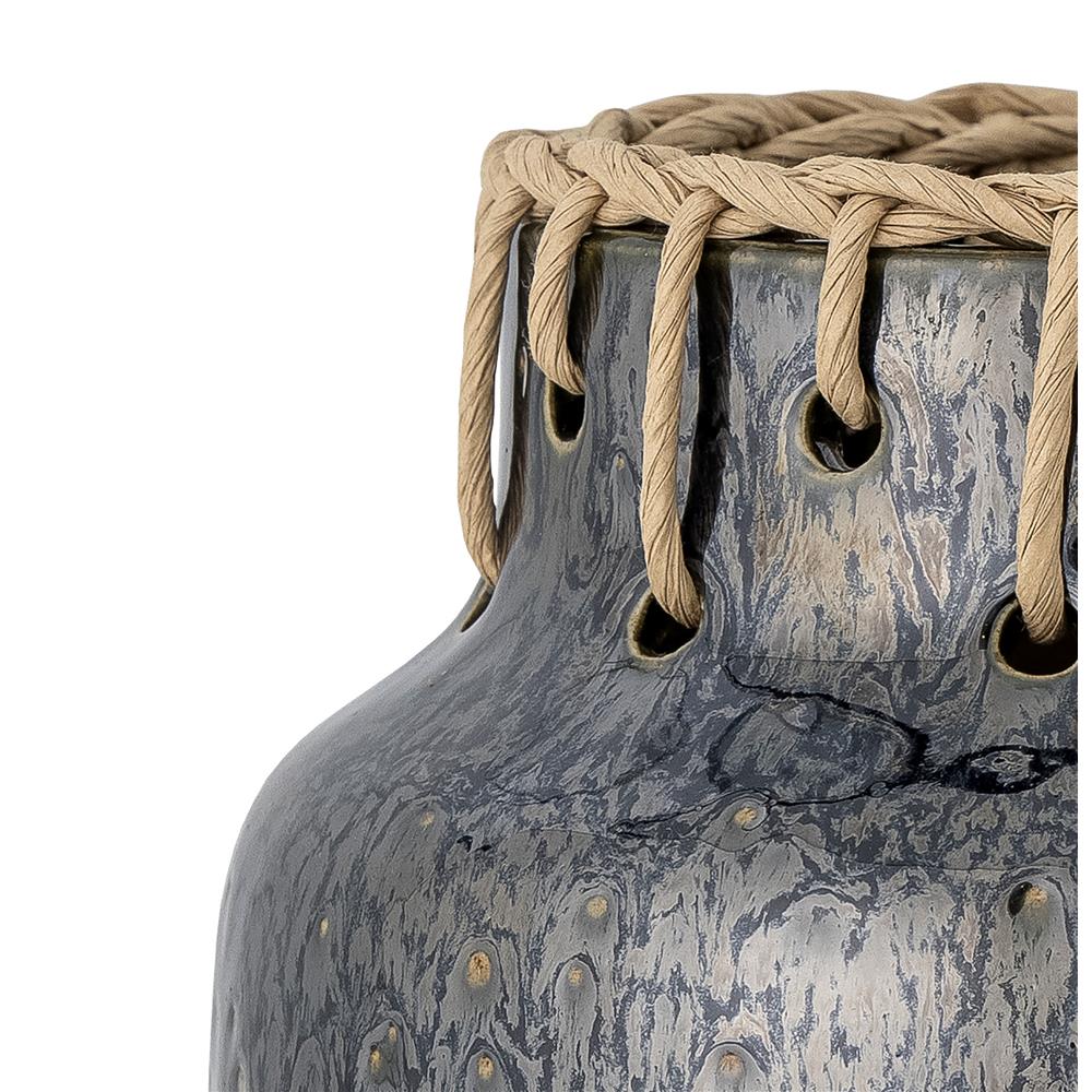 Bloomingville Janel Vase – schwarze Keramikvase mit Rattan-Detail, Ø17xH21 cm