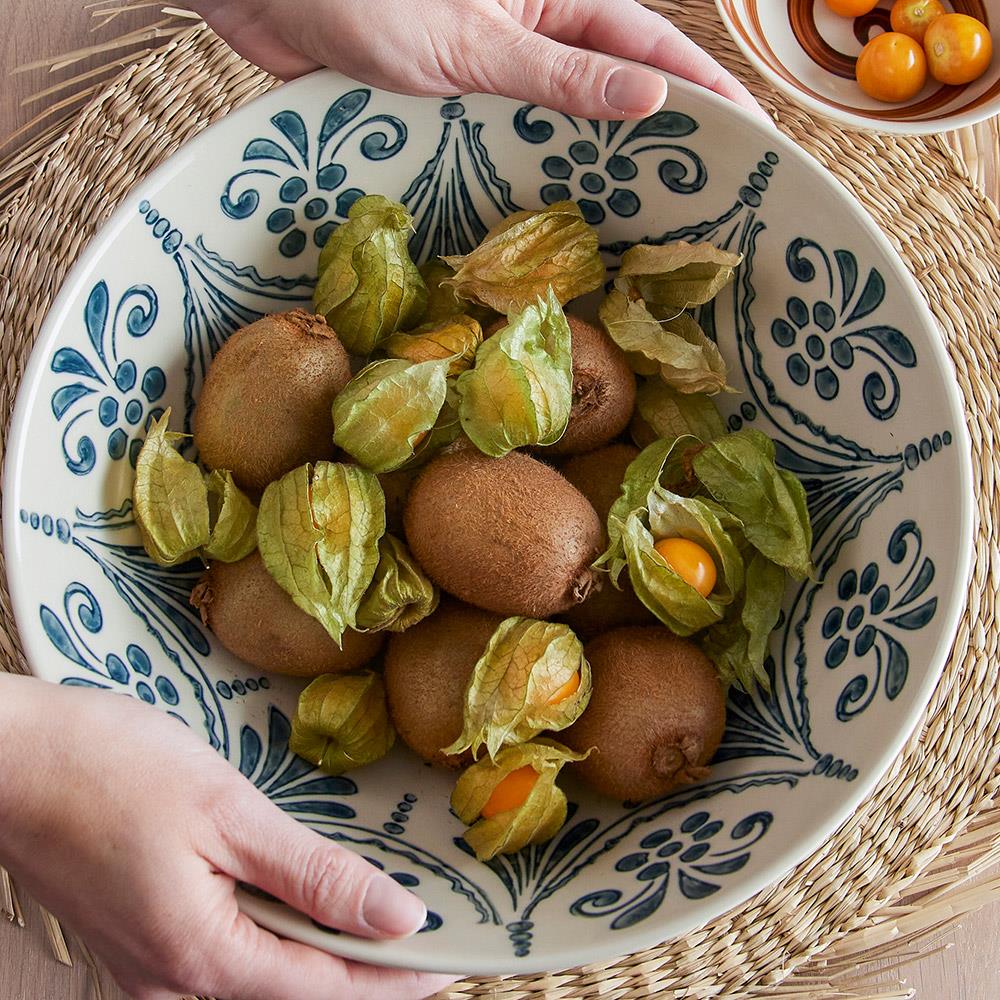 Bloomingville Heikki Schale – blaue Steingutschale, handbemalt, Ø 26,5 cm, 2 Liter