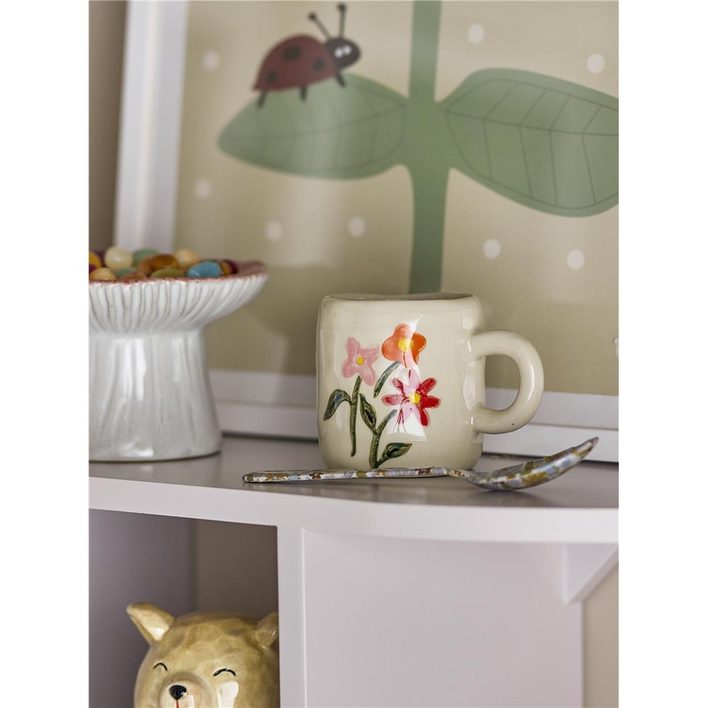 Bloomingville MINI Millie Tasse, Weiß mit Blumenmotiv, Steingut, Kindertasse, dänisches Design