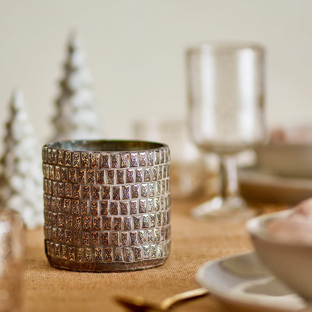 Bloomingville Federika Teelichthalter – Gold, aus recyceltem Glas mit Musterprägung