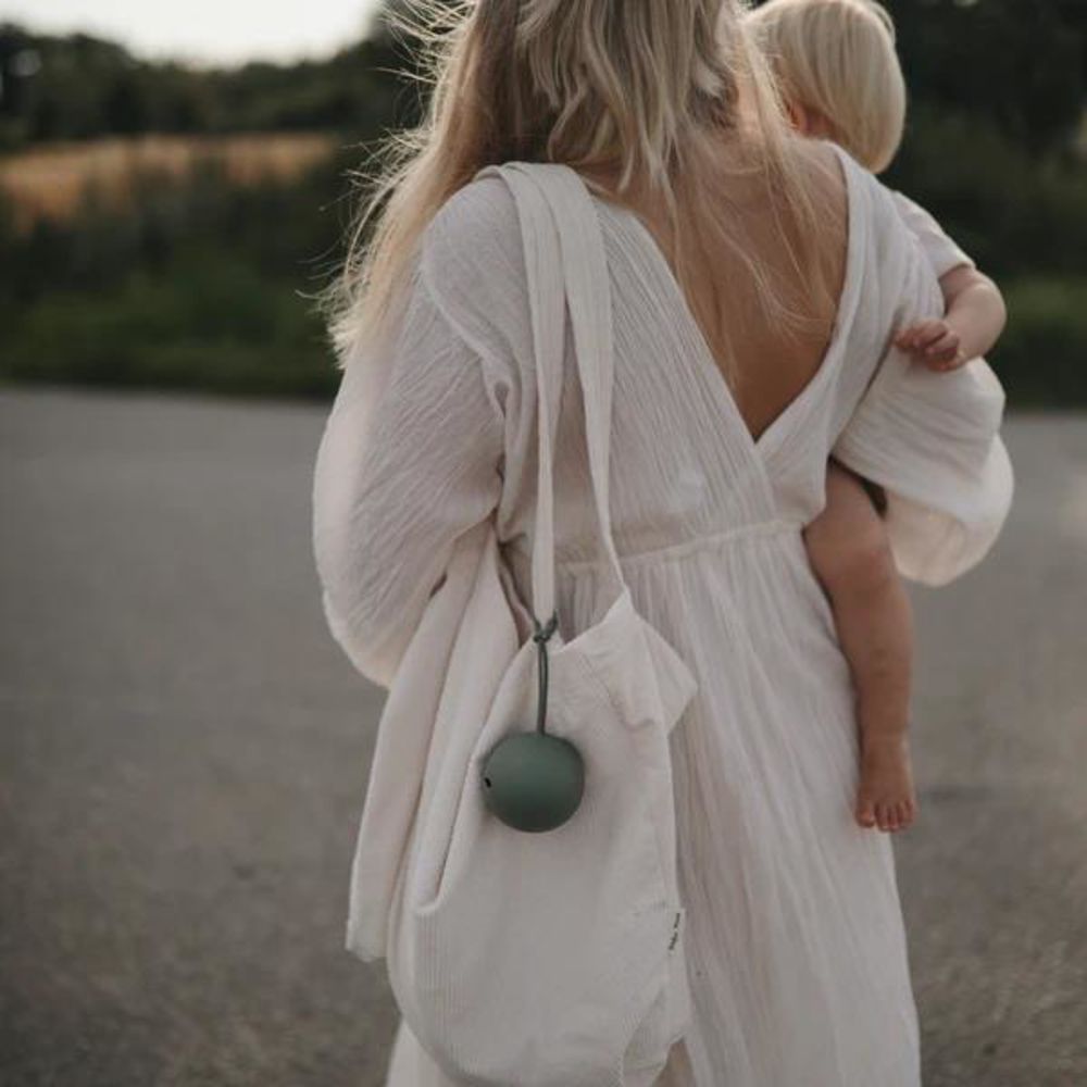 Mushie Schnulleretui, Dried Thyme, Schnullerbox aus Silikon, BPA-frei