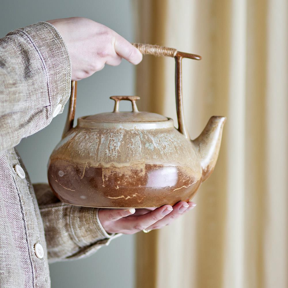 Bloomingville Ikigai Teekanne – Steingutkanne in Braun-Beige, 1550 ml, rustikales Design