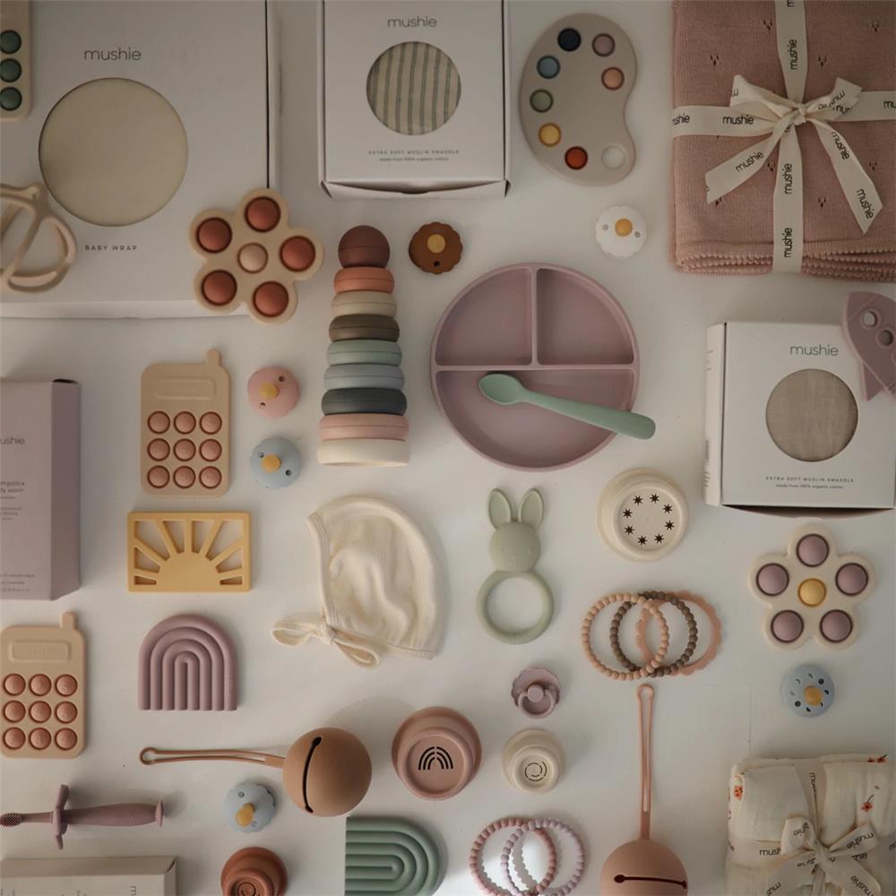 Mushie Silikon-Kinderteller, Soft Lilac, Geteilter Teller mit Rutschfestem Saugnapf