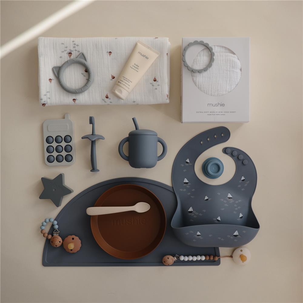 Mushie Silikon-Lätzchen, Boats, mit Auffangschale, BPA-frei