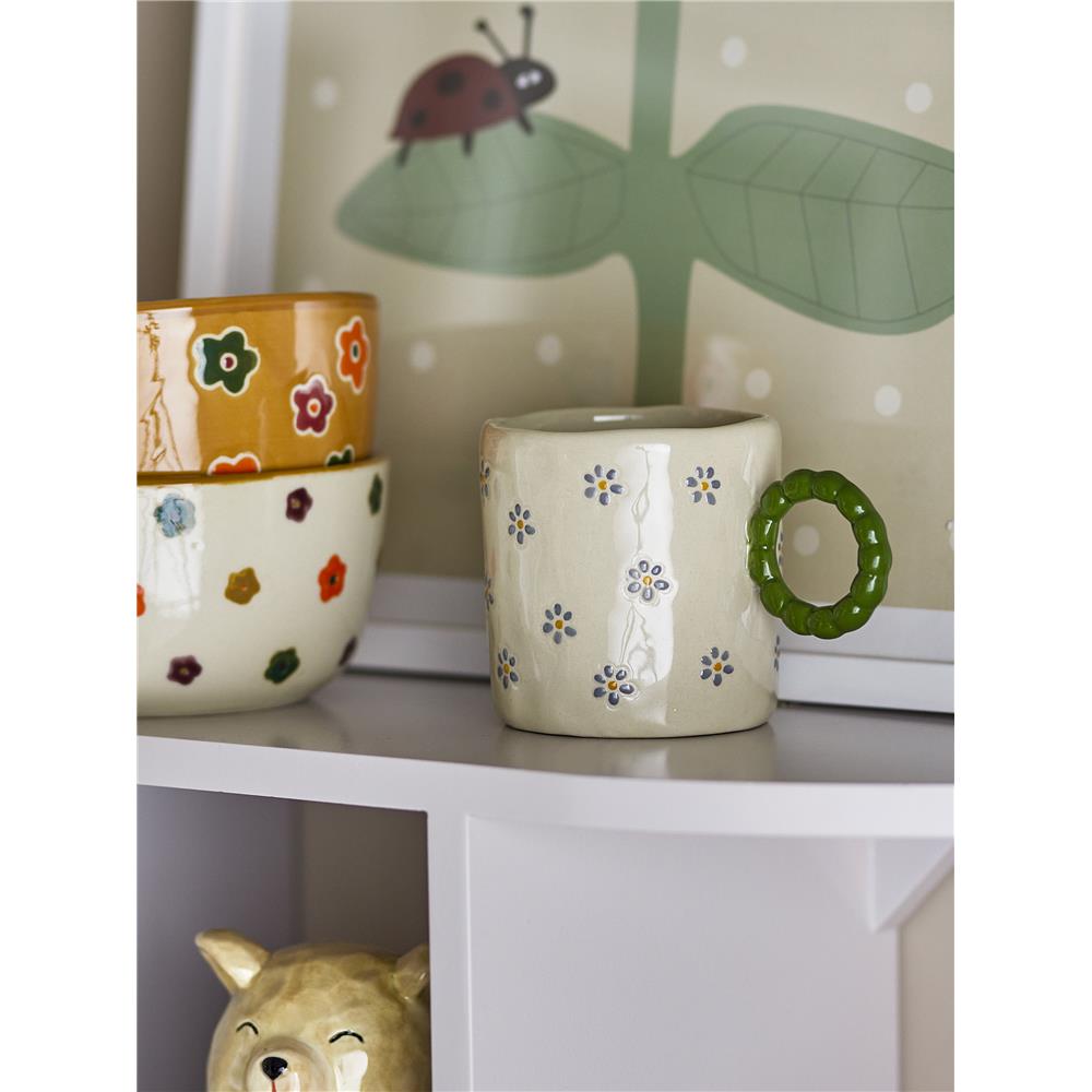 Bloomingville MINI Dorthea Tasse, Weiß mit Blumen, Steingut, Kindertasse, dänisches Design