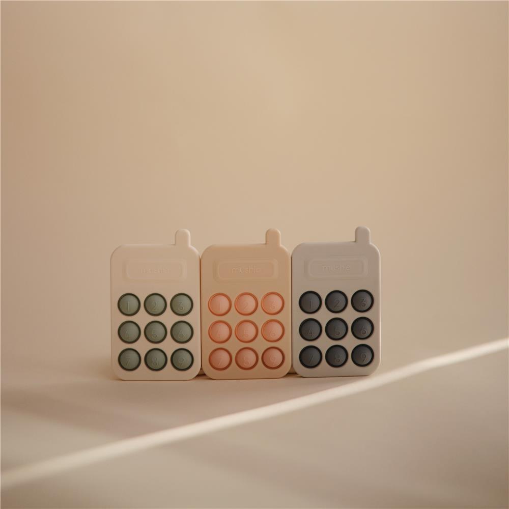 Mushie Sensorik-Spielzeug Telefon, Tradewinds, aus Silikon, BPA-frei