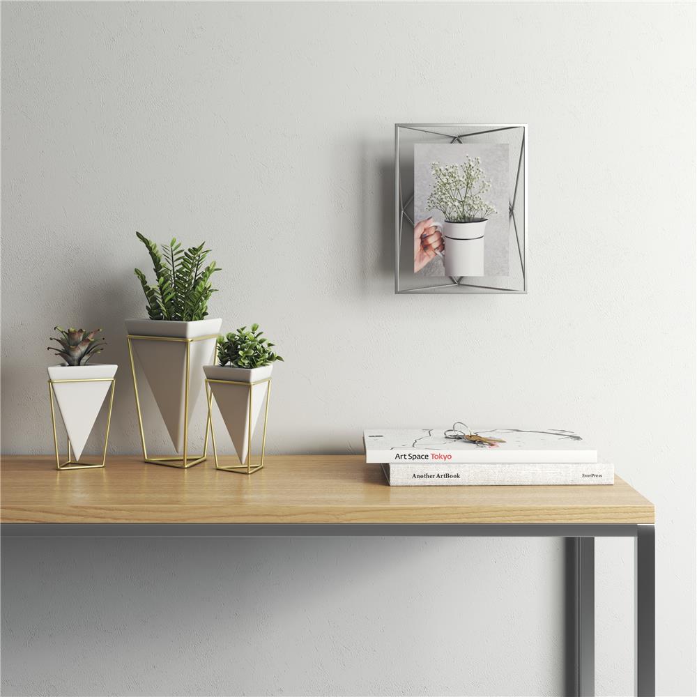 Umbra Prisma Geometrischer Bilderrahmen 23 x 18 x 7 cm zum Aufhängen oder Aufstellen Chrom Silber