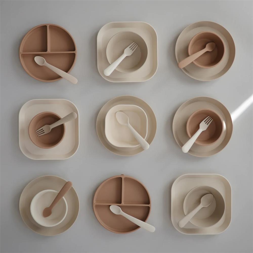 Mushie Silikon-Kinderteller, Natural, Geteilter Teller mit Rutschfestem Saugnapf