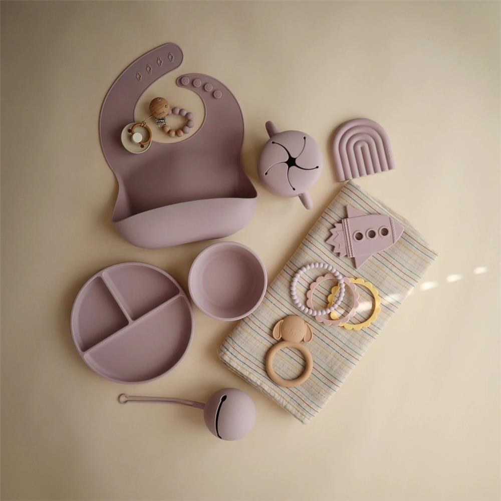 Mushie Silikon-Kinderteller, Soft Lilac, Geteilter Teller mit Rutschfestem Saugnapf