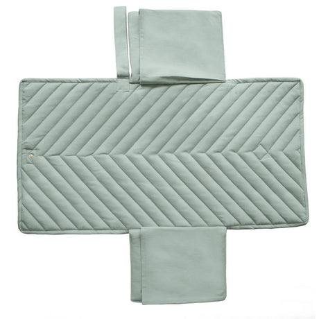 Mushie Tragbare Wickelunterlage, Roman Green, aus 100% Bio-Baumwolle