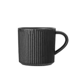 Bloomingville Neri Tasse Schwarz – Steingut, 350 ml, skandinavisches Design mit Rillenstruktur