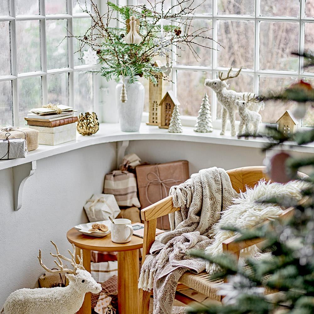 Bloomingville Winter Tasse – mit geprägtem Tannenzapfen-Motiv, Weihnachten, dänisches Design