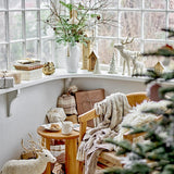 Bloomingville Winter Tasse – mit geprägtem Tannenzapfen-Motiv, Weihnachten, dänisches Design