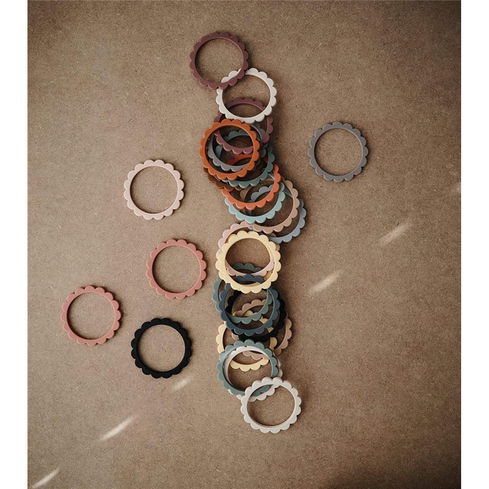 Mushie Beißring Blumen 3er Set, Cambridge Blue/Clementine/Natural, Armband aus Silikon, BPA-frei