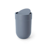 Umbra Touch Abfalleimer 6 L mit Schwingdeckel, in Schieferblau, Kosmetikeimer, Papierkorb, Badezimmereimer