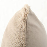 BOLTZE Kissen Storan – Beiges Plüschkissen mit Reißverschluss, 45×45 cm für gemütliche Wohnräume