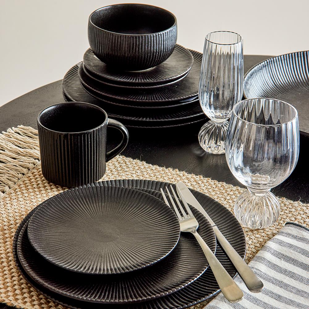 Bloomingville Neri Teller Schwarz – Steingut, Ø18 cm, skandinavisches Design mit Rillenstruktur