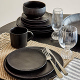 Bloomingville Neri Teller Schwarz – Steingut, Ø18 cm, skandinavisches Design mit Rillenstruktur