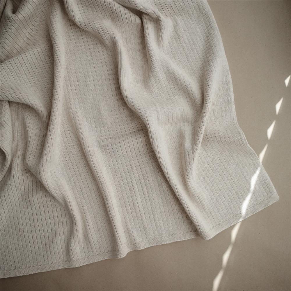 Mushie Gestrickte Babydecke Rippenmuster, Beige Melange, aus 100% Bio-Baumwolle