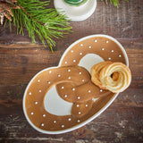 Bloomingville Treats Servierplatte Brezel, Braun, Steingut, 23,5 cm, Weihnachtsteller