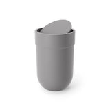 Umbra Touch Abfalleimer 6 L mit Schwingdeckel, in Grau, Kosmetikeimer, Papierkorb, Badezimmereimer