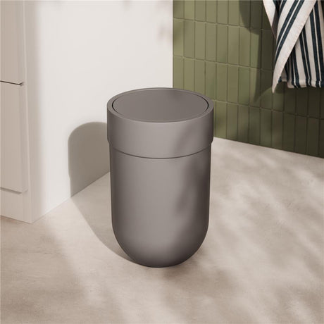 Umbra Touch Abfalleimer 6 L mit Schwingdeckel, in Grau, Kosmetikeimer, Papierkorb, Badezimmereimer