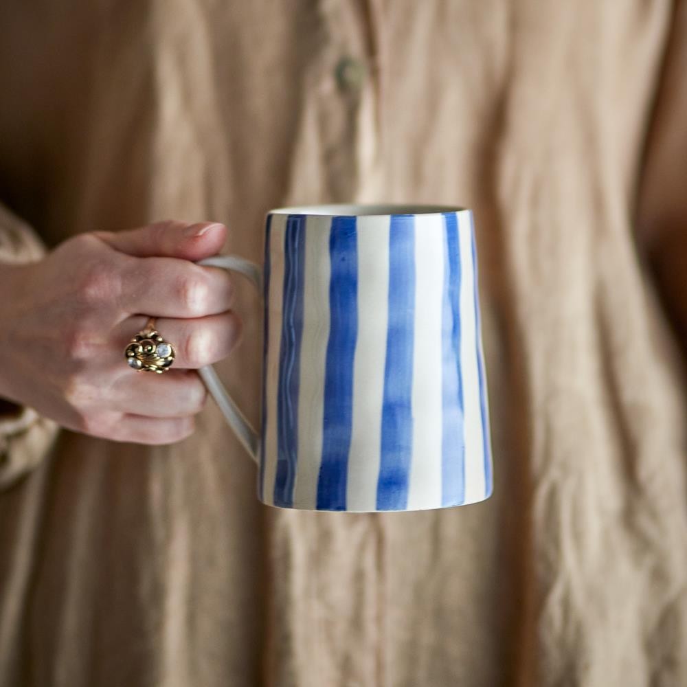 Bloomingville Begonia Becher blau Steingut handbemalt 440 ml