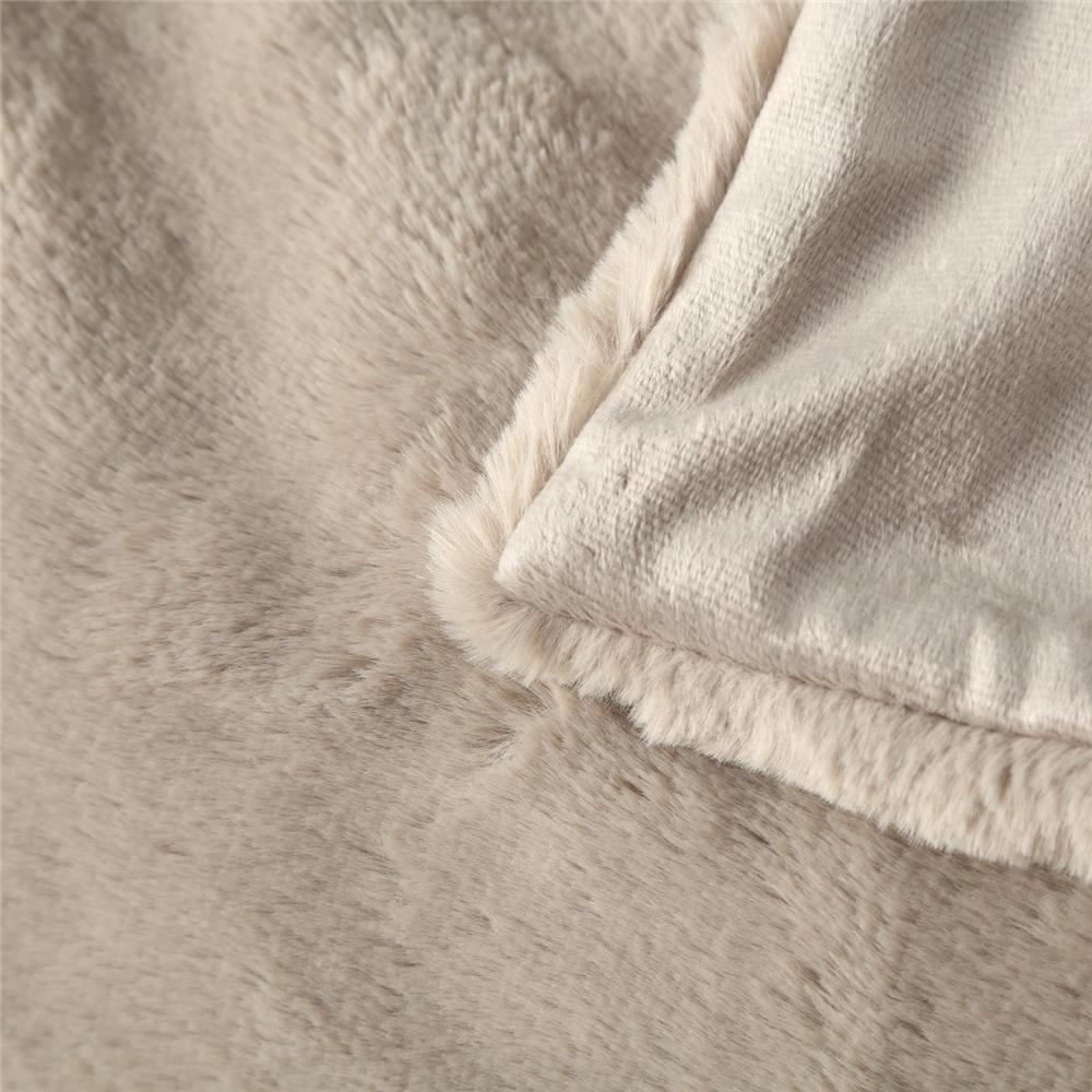 BOLTZE Decke Storan – Beigefarbene Plüschdecke, 150×200 cm für gemütliche Wohnmomente