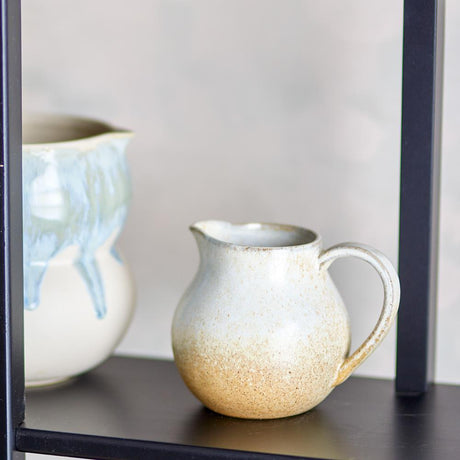Bloomingville Paula Milchkännchen Natur Steingut D10,5xH10 cm – sandfarbenes Kännchen