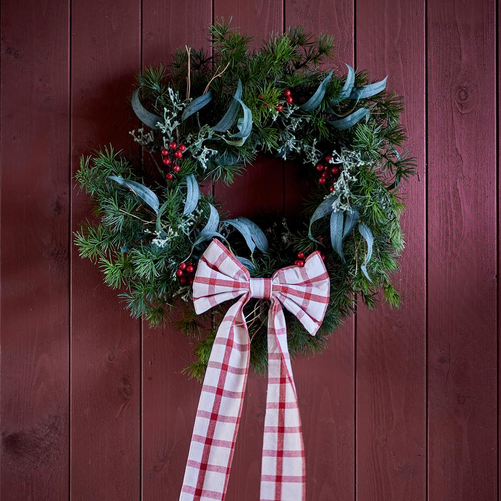Bloomingville Pine Tannenkranz, Grün, 60 cm Weihnachtskranz mit roten Beeren