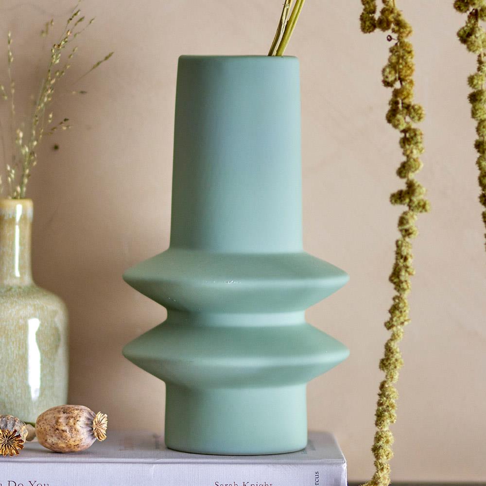 Bloomingville Isold Vase – grüne Steingutvase mit gummiartiger Glasur, 22 cm Höhe