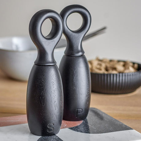 Bloomingville Martim Salz- und Pfeffermühlen-Set – Schwarzes Gummibaumholz, 2er Set mit Grifföffnung